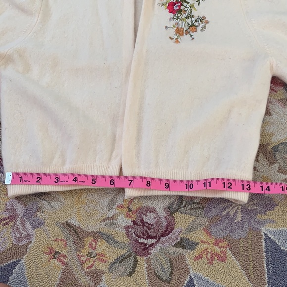 VINTAGE CASHMERE CARDIGAN WITH FLORAL DETAIL - Picture 7 of 7